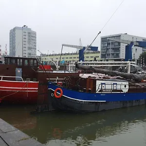  Bateau-hôtel Boat-apartment Fokkelina Pays-Bas